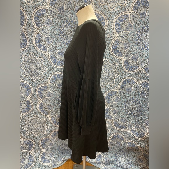 Long sleeve black rib dress w/pockets - Picture 11 of 12